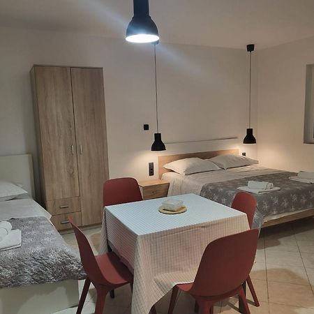 Batkoski Apartments Đảo Pag Ngoại thất bức ảnh