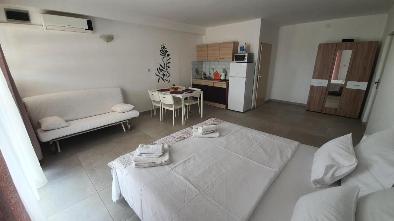 Batkoski Apartments Đảo Pag Ngoại thất bức ảnh