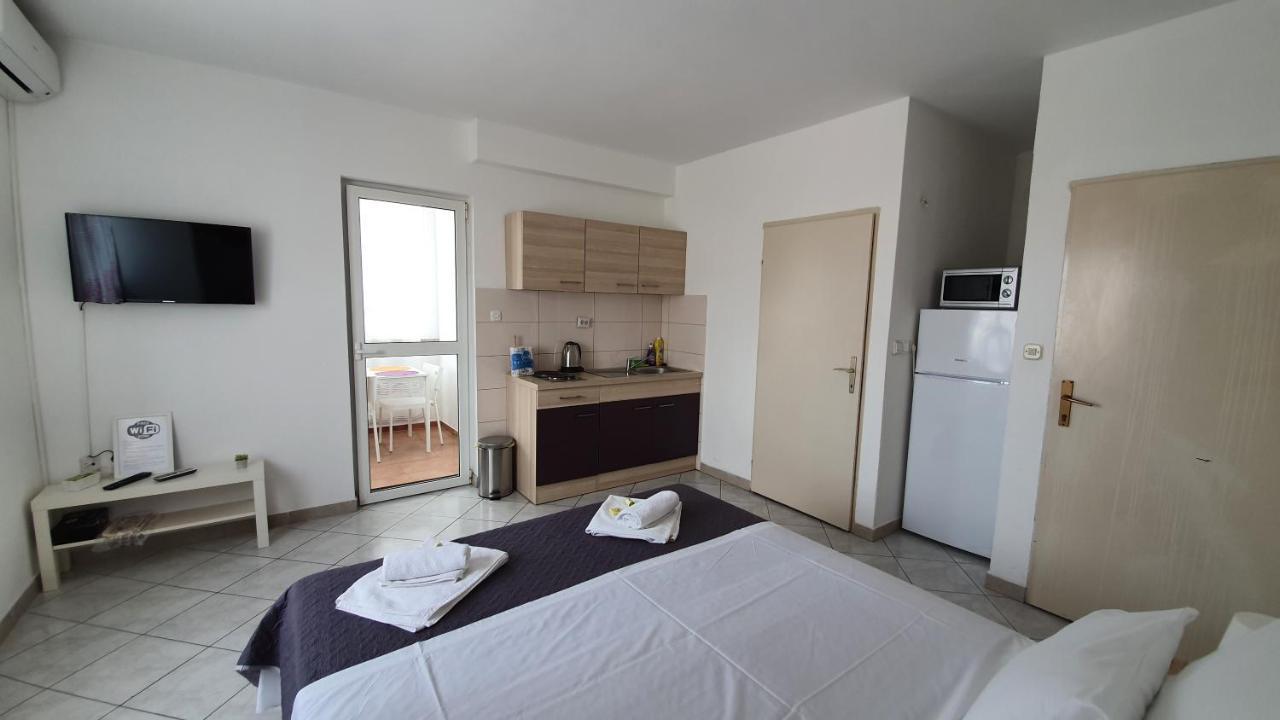 Batkoski Apartments Đảo Pag Ngoại thất bức ảnh