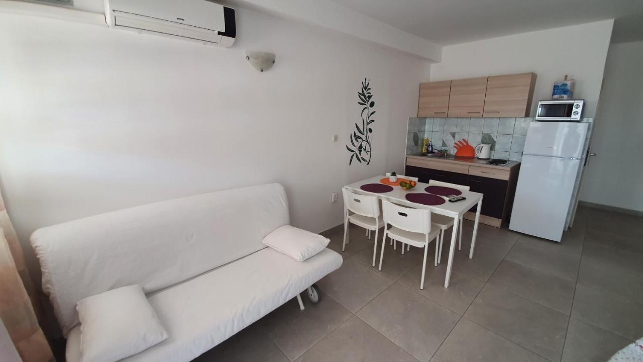 Batkoski Apartments Đảo Pag Ngoại thất bức ảnh