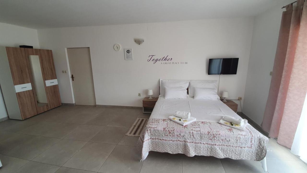 Batkoski Apartments Đảo Pag Ngoại thất bức ảnh
