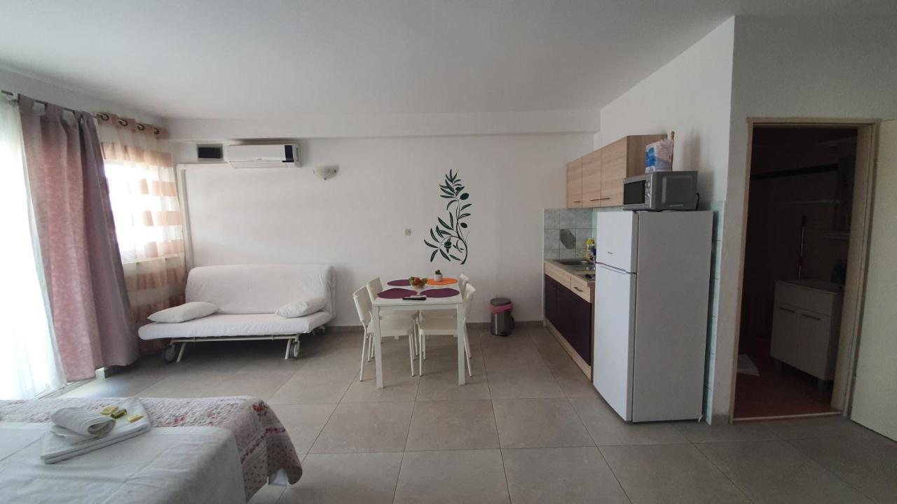Batkoski Apartments Đảo Pag Ngoại thất bức ảnh