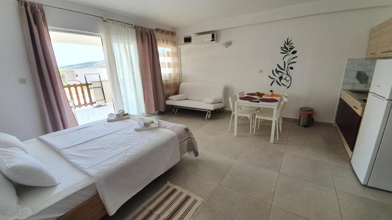 Batkoski Apartments Đảo Pag Ngoại thất bức ảnh