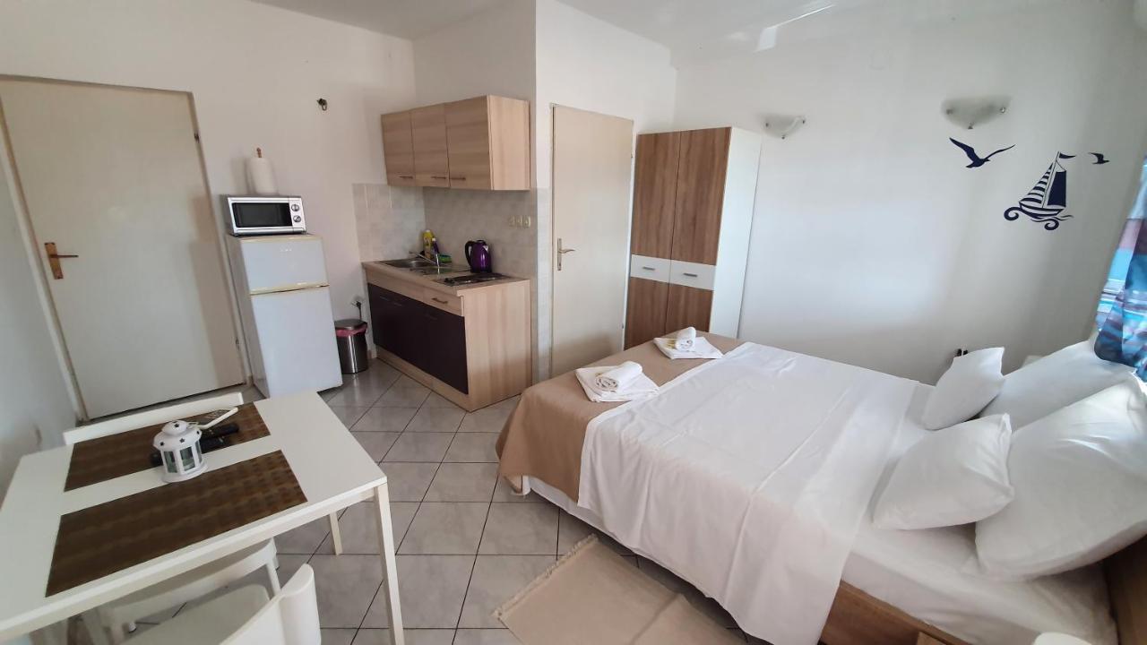 Batkoski Apartments Đảo Pag Ngoại thất bức ảnh