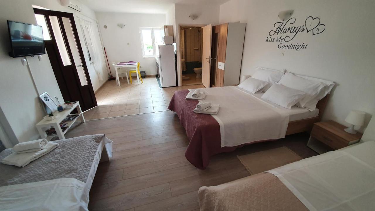 Batkoski Apartments Đảo Pag Ngoại thất bức ảnh