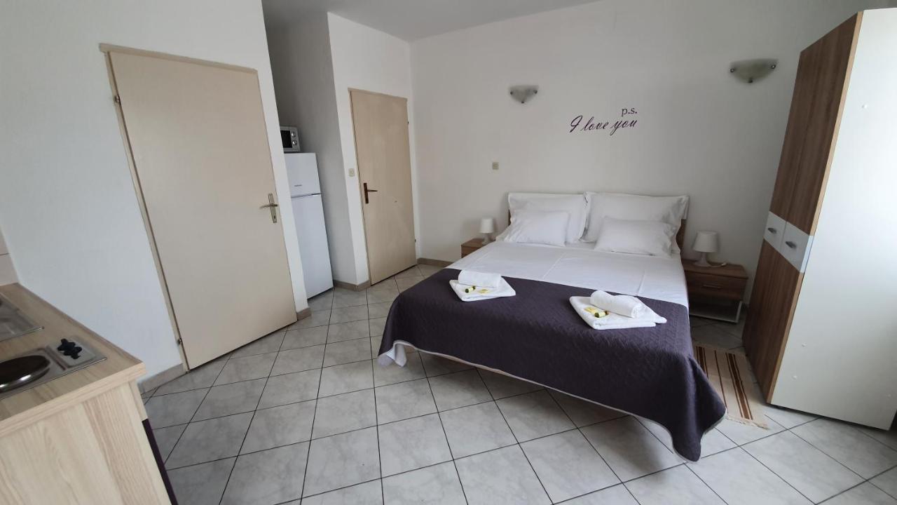 Batkoski Apartments Đảo Pag Ngoại thất bức ảnh